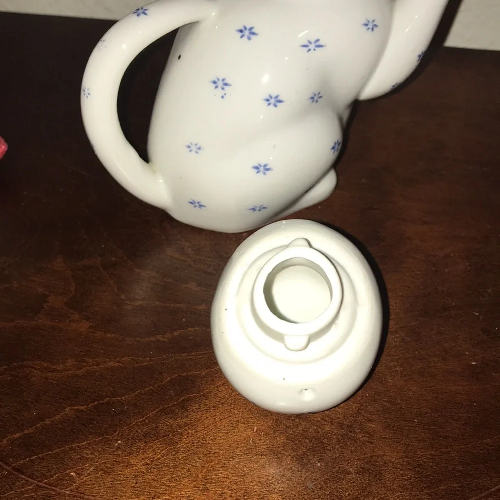 Novelty Ceramic China Cat Teapot 5.5 Inches Tall White with Blue Star Pattern